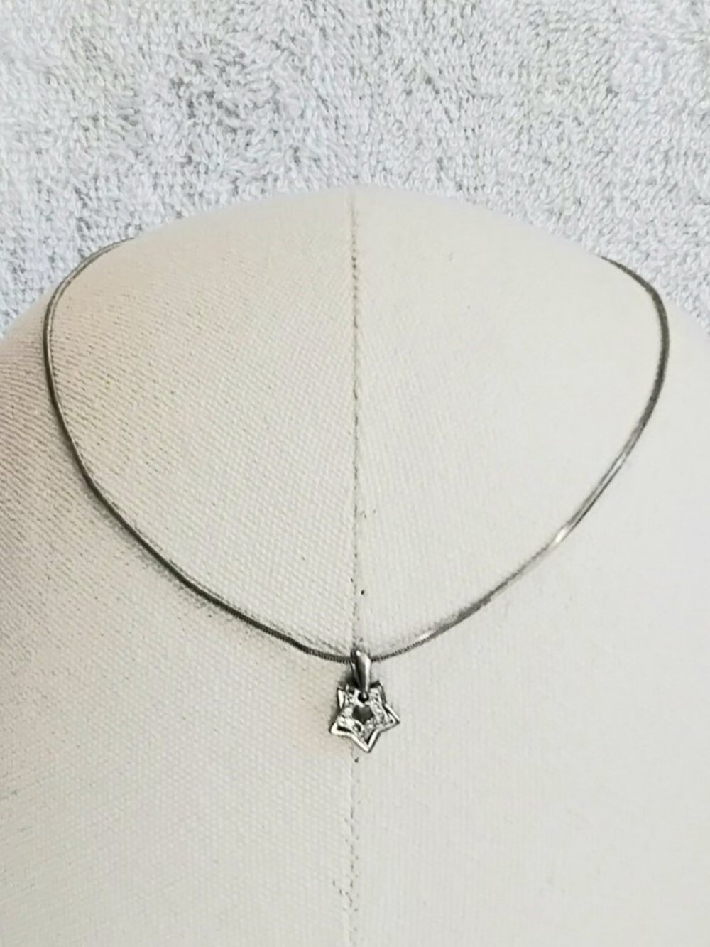 3/$25 Beautiful 16" Metal & 2 Star Pendants Necklace Quality Costume Jewelry!!